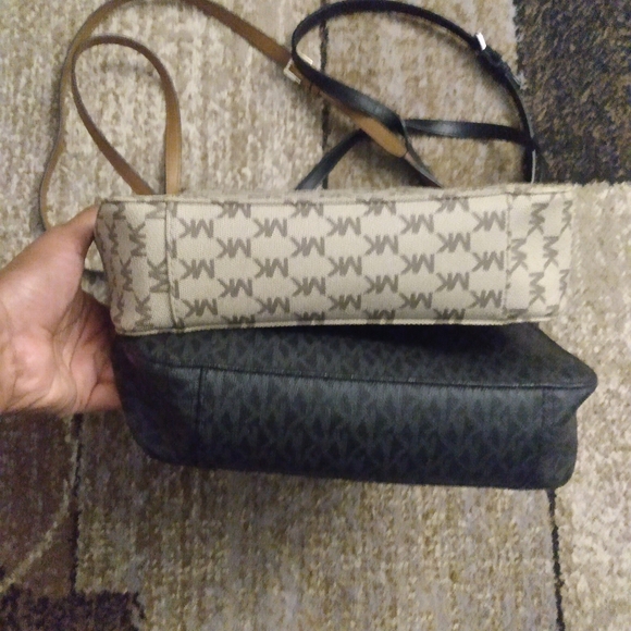 Michael Kors Crossbody 🤎🖤 - Picture 6 of 9